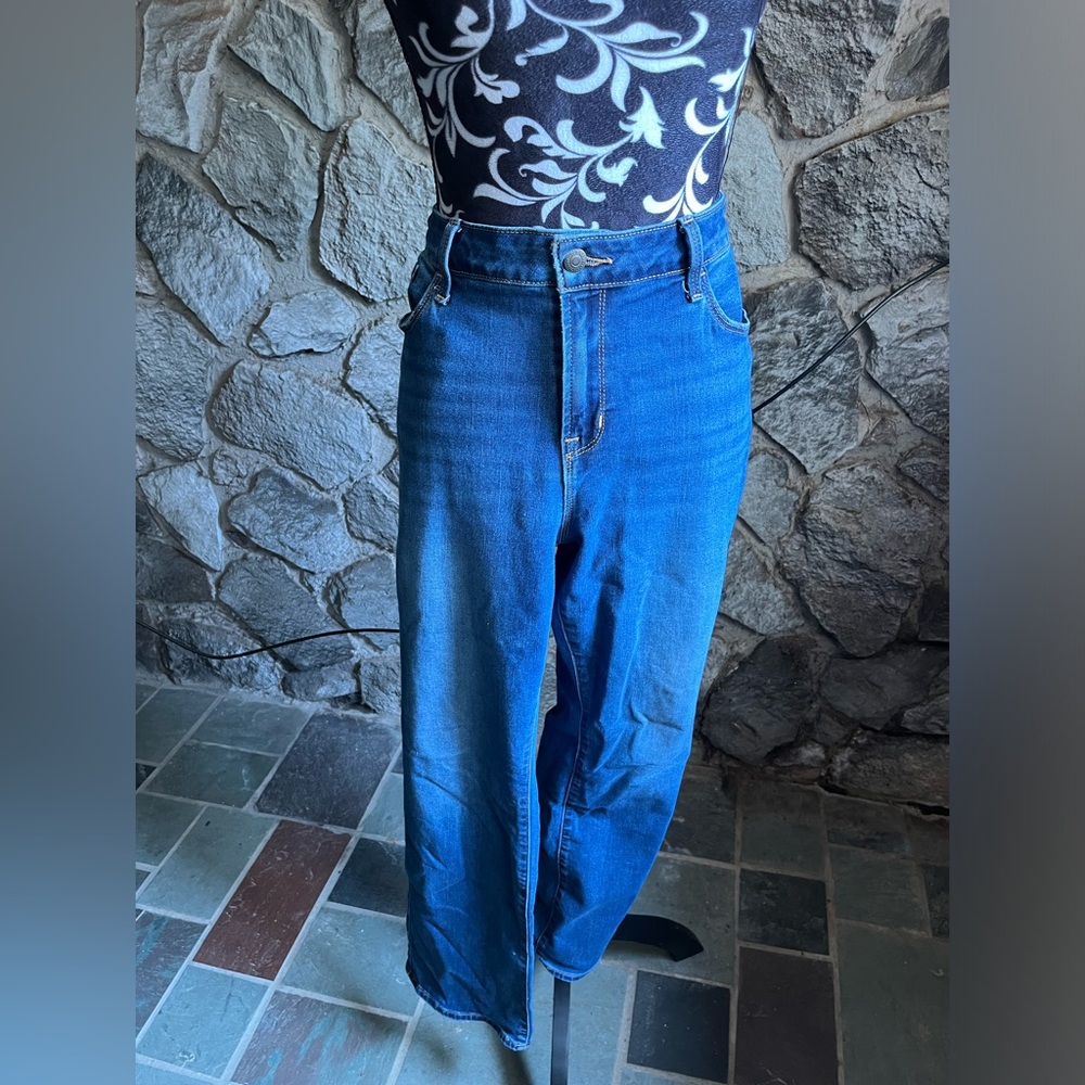 Old Navy Medium Wash Boot-Cut Jeans 14